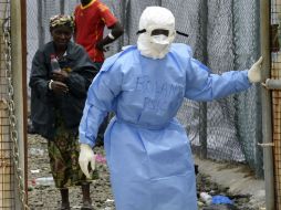 La epidemia de ébola, la mayor hasta ahora vista, ya provocó la muerte de unas tres mil 91 personas en países africanos. AFP / P. Guyot.