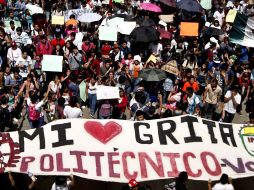 Más de 25 mil estudiantes de 44 escuelas marcharon para presentar sus demandas al secretario de Gobernación. SUN / J. Cabrera