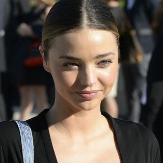 Miranda Kerr sorprende con atuendo