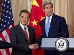 El ministro chino de Exteriores, Wang Yi, se reúne con su homólogo estadounidense, John Kerry. AP / M. Balce Ceneta