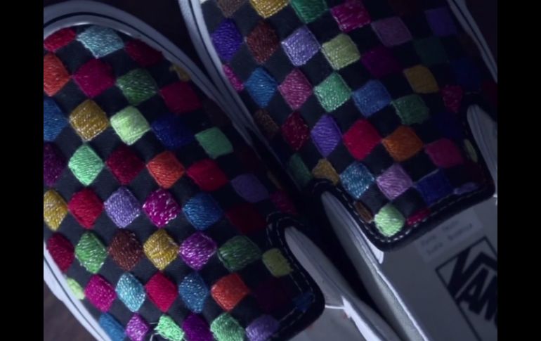 El 3 octubre los tenis saldrán a la venta en México con un número limitado de 40 pares. ESPECIAL / offthewall.tv