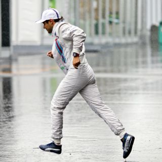 Gran Premio de Japón, en suspenso por lluvias