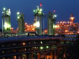 El análisis de oportunidades de negocio se hará en las áreas de exploración, producción, refinamiento, procesamiento y distribución. TWITTER / @Pemex