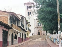 En La Manzanilla de la Paz, se trabaja en la colocación de cableado subterráneo en el Centro de la localidad. EL INFORMADOR /