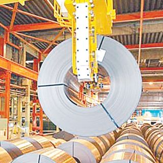 Construcción y autos llevan a producción acerera récord