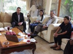 El gobernador se reunió con familiares de Braulio Zaragoza y el panista Gustavo Madero. TWITTER / @AngelAguirreGro
