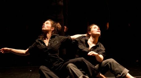 Imagen del taller sobre composición y reflexión en el proceso creativo ofrecido por las hermanas Élodie y Séverine Lombardo. ESPECIAL / encuentroeince.blogspot.mx