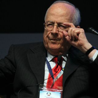 Sale Claudio X. González de Televisa