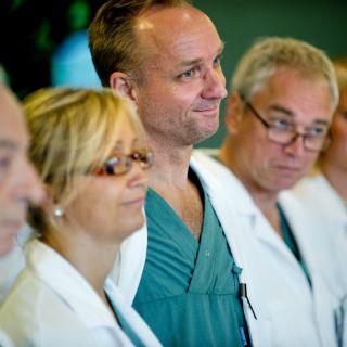 Mujer con útero trasplantado da a luz