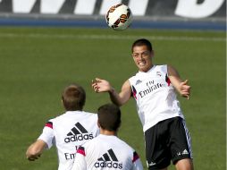 El delantero mexicano se entrena en Valdebebas con sus compañeros de equipo. EFE / J. Martín