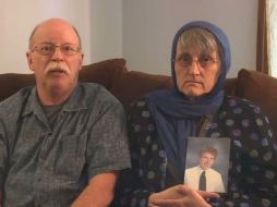 A través de un video, los señores dicen que su hijo no debería ser ejecutado como represalia por la ofensiva estadounidense. YOUTUBE / Kassig Family