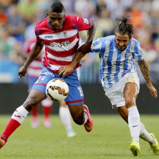 Málaga gana al Granada 2-1