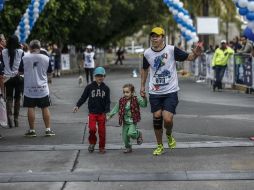 A todos los participantes que finalizaron se les entregó un kit conmemorativo. EL INFORMADOR / A. Hernández
