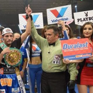 Jhonny González se tienta el corazón para no noquear al 'Travieso'