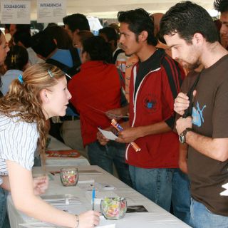 Gobierno capitalino revisa solicitudes de Mi Primer Empleo