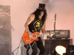 Slash inició su carrera en 1981 como el guitarrista principal de la banda de rock Guns N' Roses. EFE / D. Lewins
