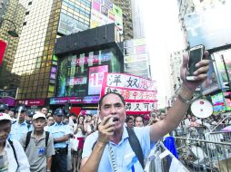 En las calles de Hong Kong también se han manifestado simpatizantes del Gobieno chino inconformes con las protestas pro democráticas. EFE /