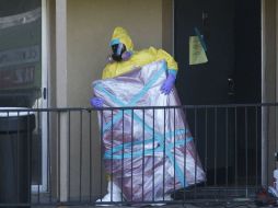 Personal sigue limpiando departamento del estadounidense infectado de ébola en Texas. AP / l. Otero