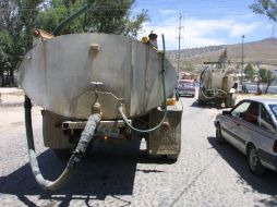 Autoridades se han visto obligadas a enviar pipas para proporcionar a comunidades el vital líquido. EL INFORMADOR / ARCHIVO