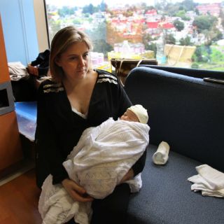 Recesiones pueden posponer maternidad para siempre, según estudio