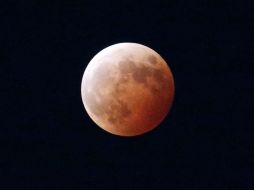 Los eclipses totales de la Luna se producen cuando hay un alineamiento casi perfecto entre el Sol, la Tierra y la Luna. EFE / J. Heon Kyun