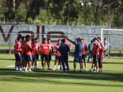 Imagen de la práctica de Chivas con 'Chepo' como director técnico. TWITTER / @Chivas