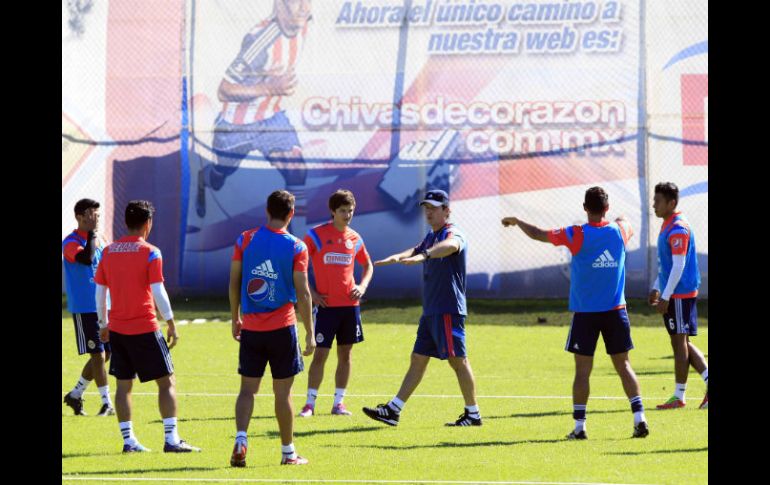 'Chepo' de la Torre (centro), leyó a sus pupilos 'La crisis según Albert Einstein', que afirma que 'la crisis es la mejor bendición'. EL INFORMADOR / M. Vargas