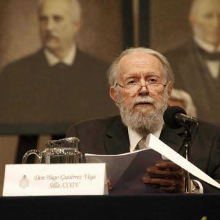 Hugo Gutiérrez Vega recibe Honoris Causa por la UdeG