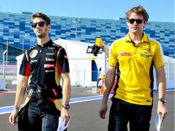 Romain Grosjean (i) piloto del equipo británico, Lotus. EFE / S. Suki