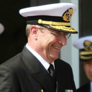 Medio millón de pesos cuesta el escritorio del secretario de Marina