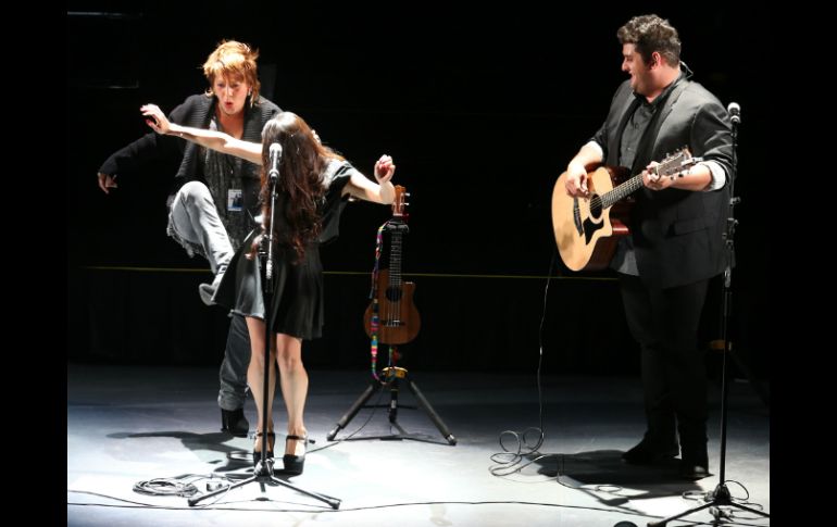 Alejandra Guzmán sube a cantar con Camila durante su presentación en en Auditorio Nacional. NTX / J. Arciga