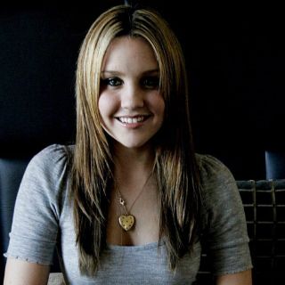 Bynes dice que su padre abusó de ella; hermanos la desmienten