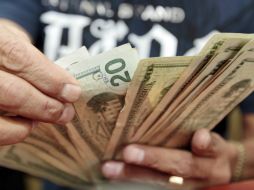 El tipo de cambio para solventar obligaciones en moneda extranjera pagaderas en el país es de 13.4331 pesos. EL INFORMADOR / ARCHIVO