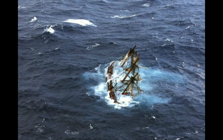 El barco, con 71 pasajeros, se hundió minutos después de salir del puerto de Konta. EFE / ARCHIVO