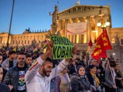 Marcha en Viena a favor de los kurdos que combaten al EI. Militares de 21 países se reunirán a evaluar la guerra contra los terroristas AFP / J. Klamar