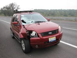 El conductor, que manejaba una Ford Eco Sport, placas JDR-1948, se detuvo tras el accidente para esperar a las autoridades. EL INFORMADOR /
