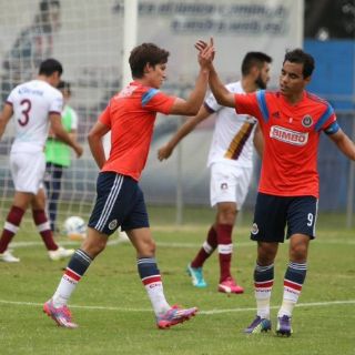 Titulares de Chivas ganan a Coras en amistoso