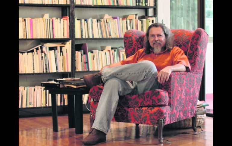 El escritor Dante Medina ganó el reconocimiento gracias a la novelete 'Amor, cuídame de ti'. EL INFORMADOR / A. Ruibal