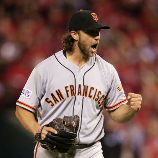 Gigantes blanquea a Cardenales en el primero de la serie