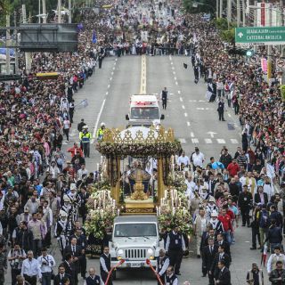Más de 2.5 millones de fieles caminan junto a 'La Generala'