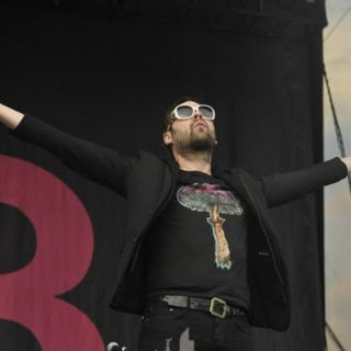 Kasabian prende a enlodados asistentes en el Corona Capital