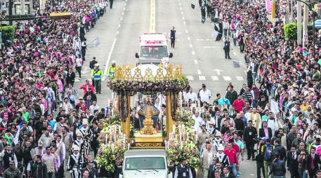 VENERADA. La Virgen de Zapopan regresó a su nicho escoltada por miles de fieles seguidores. EL INFORMADOR / F. Atilano