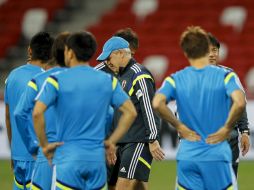 Aguirre tiene la misión de que los vigentes campeones de Asia convenzan al público. EFE / W. Woon