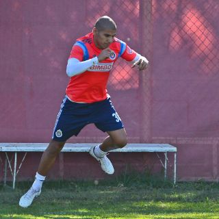 Carlos Salcido recibe el alta médica