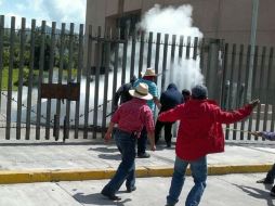 Normalistas y maestros exigen la aparición con vida de los 43 normalistas. SUN / JMA