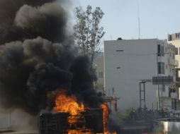 Estudiantes de la normal de Ayotzinapa se encargan de romper vidrios y destrozar la sede del gobierno. AP / A. Gonzalez