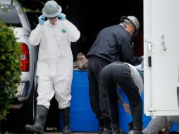 Un trabajador de materiales peligrosos se prepara para entrar en el apartamento de la segunda infectada en Texas. AFP / M. Stone