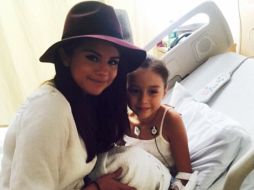 Por medio de Instagram la cantante subió fotografías con algunos de los niños. INSTAGRAM / selenagomez