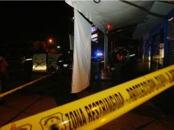 Los elementos policiales mantienen un cerco alrededor de la casa y aparentemente hay detenidos, pero se desconoce el número. EL INFORMADOR / ARCHIVO