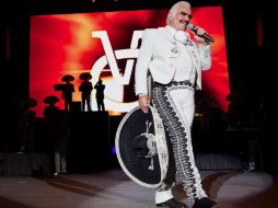 Vicente lleva 50 años de carrera artística y no desea que su vida sea llevada a una película. NTX / ARCHIVO